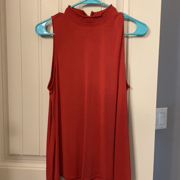 Halter style top - Picture 4 of 5